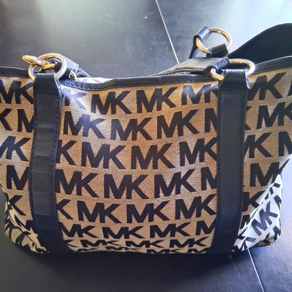 Michael Kors Canvas Tote     Size 14.5"×10"×5"